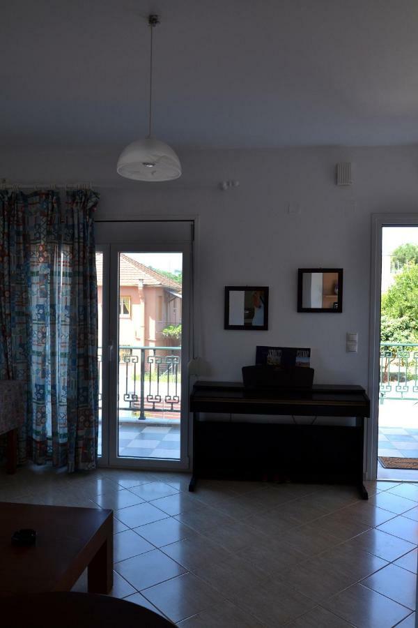 Spacious 1 Bedroom Apartment 2 Km To Pessada Beach Dhorizata Exterior photo